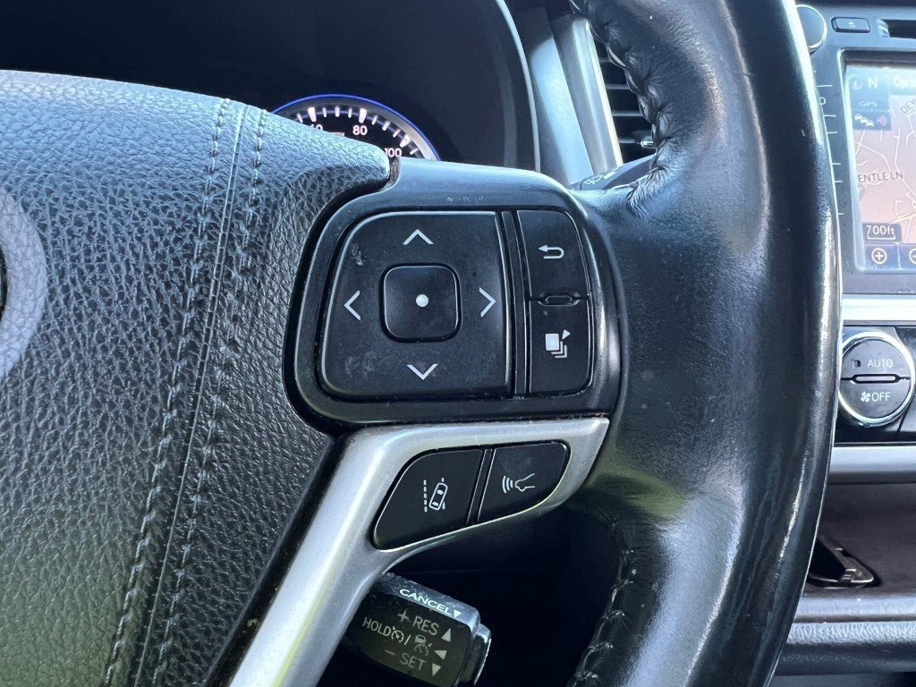 Used 2019 Toyota Highlander XLE image 28