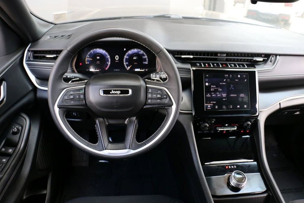 Used 2024 Jeep Grand Cherokee Laredo RWD image 21