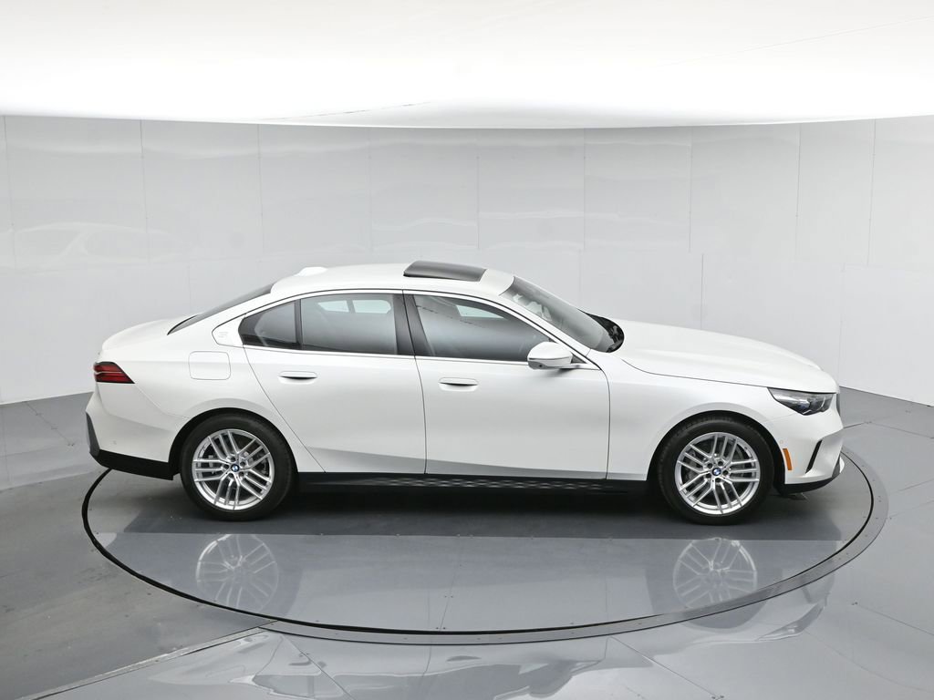 Used 2025 BMW 530i xDrive w/ Premium Package image 43