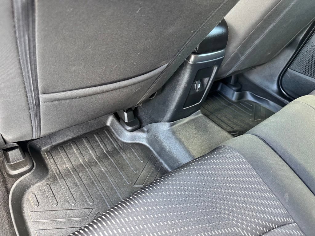 Used 2019 Dodge Journey SE FWD image 22