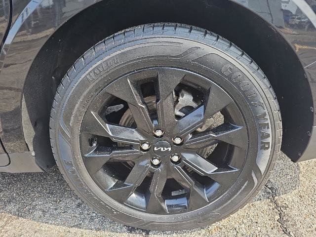 Used 2022 Kia Carnival SX FWD image 34