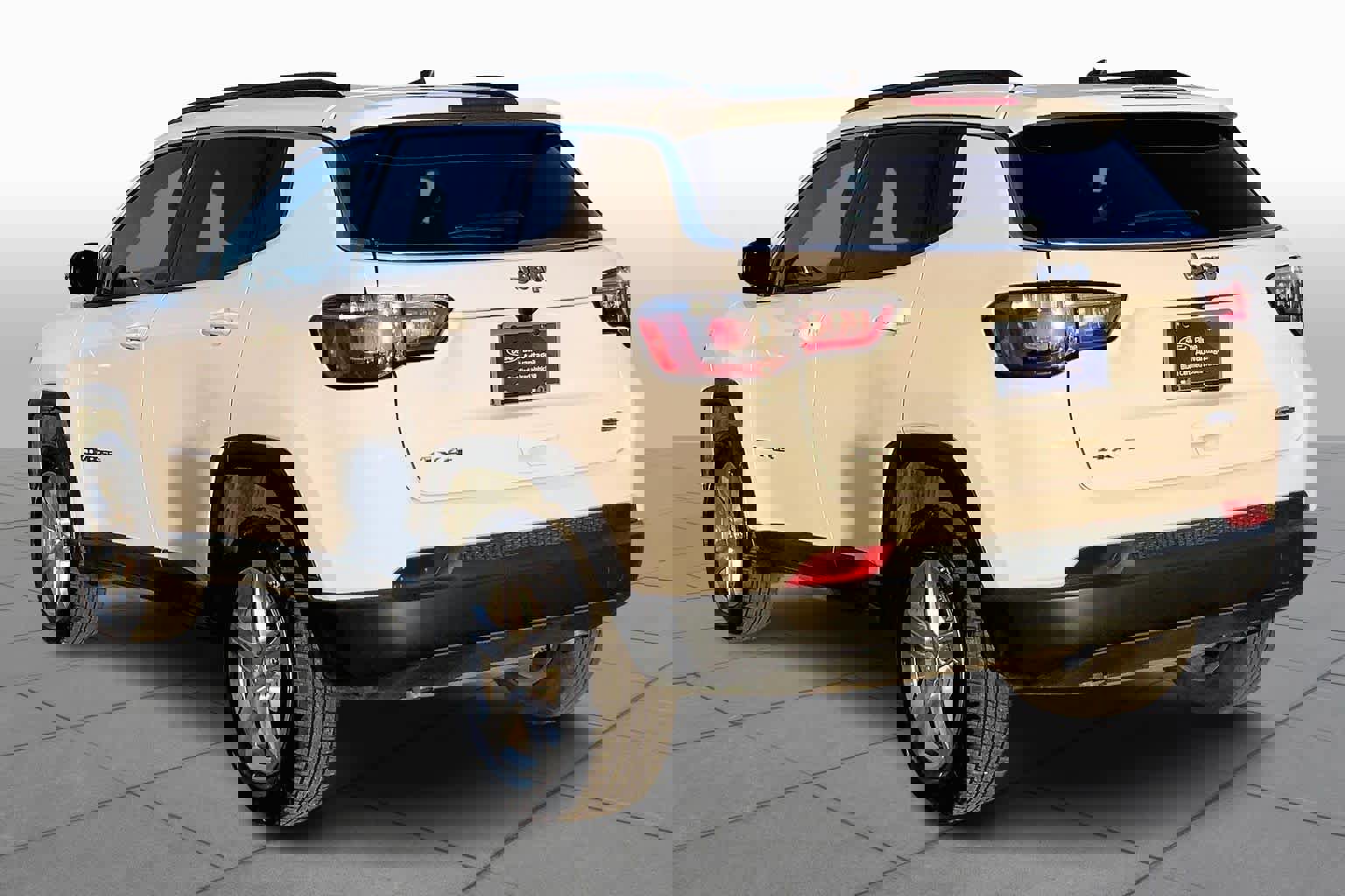 Used 2024 Jeep Compass Latitude image 4