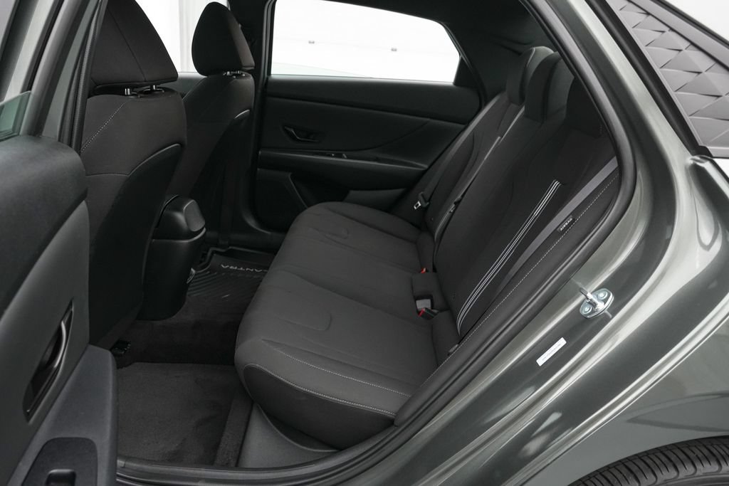 Used 2025 Hyundai Elantra Sport FWD image 18