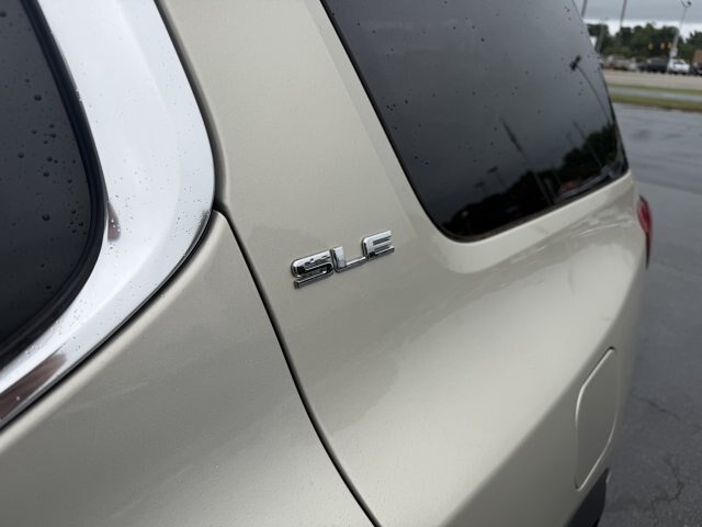 Used 2017 GMC Acadia SLE w/ Driver Alert Package I FWD image 9