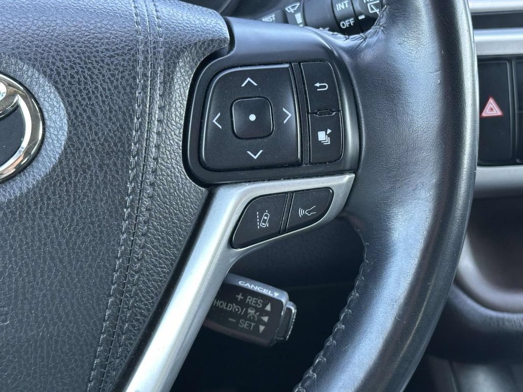 Used 2018 Toyota Highlander Limited AWD/4WD image 24