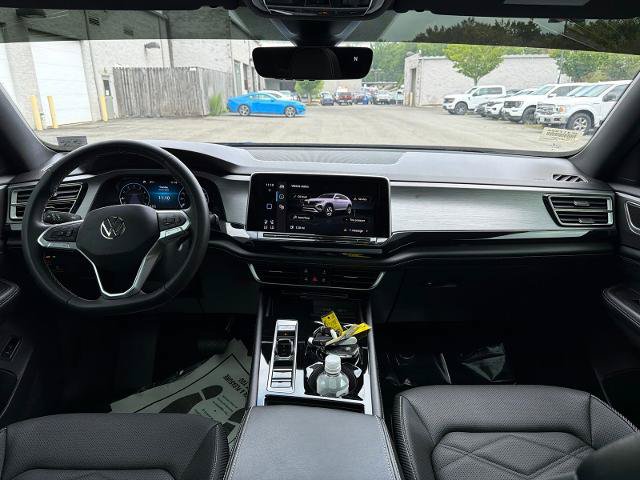 Used 2024 Volkswagen Atlas Cross Sport SE w/ Panoramic Sunroof Package FWD image 32
