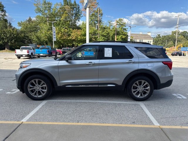 Certified 2022 Ford Explorer XLT w/ Equipment Group 202A image 3