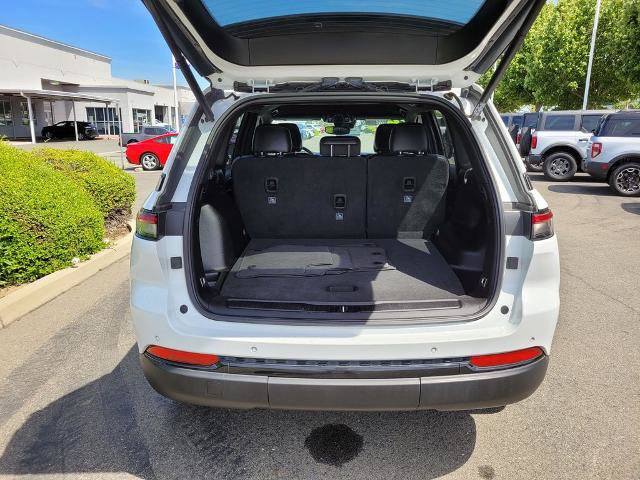 Used 2024 Jeep Grand Cherokee Altitude AWD/4WD image 10