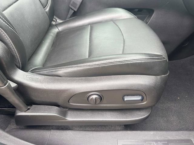Used 2024 GMC Terrain SLT AWD/4WD image 19