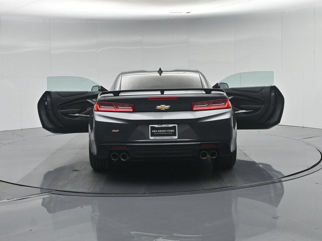 Used 2018 Chevrolet Camaro SS RWD image 34