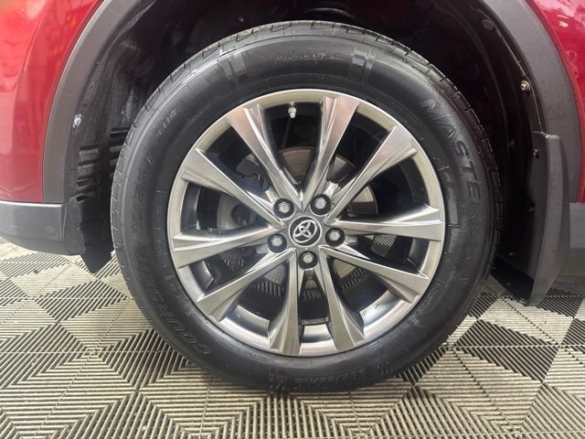 Used 2018 Toyota RAV4 Limited FWD image 10