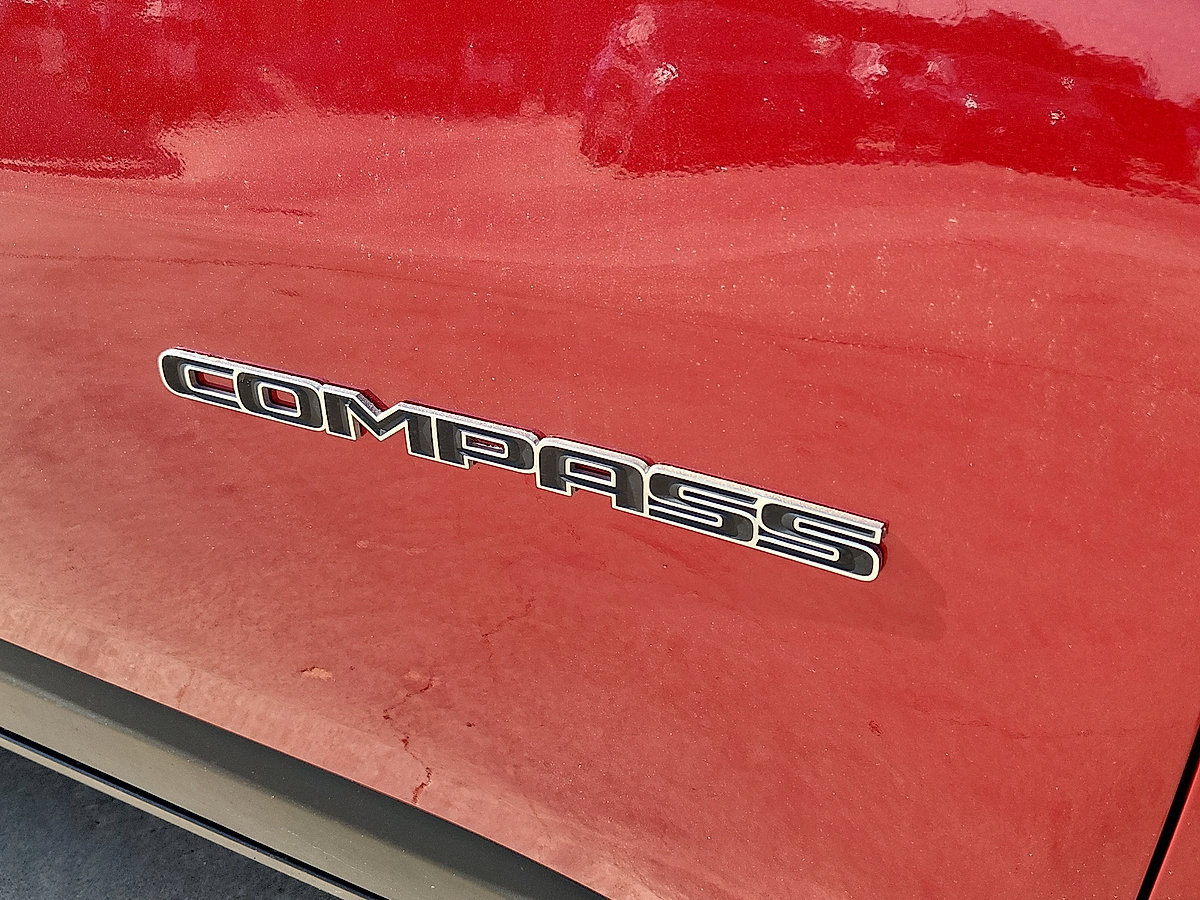 Used 2025 Jeep Compass Limited AWD/4WD image 9