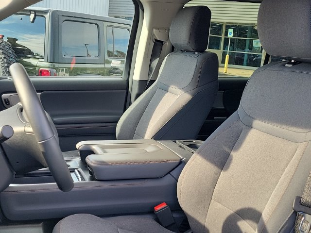 Certified 2025 Ford Expedition Active AWD/4WD image 5
