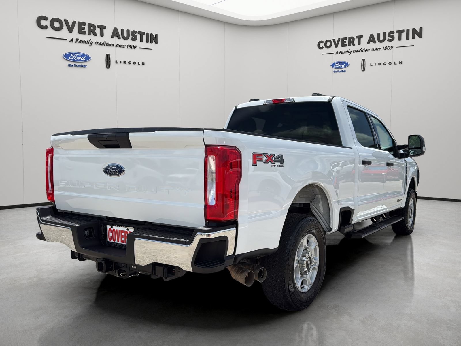 Certified 2025 Ford F250 XLT w/ FX4 Off-Road Package AWD/4WD image 5