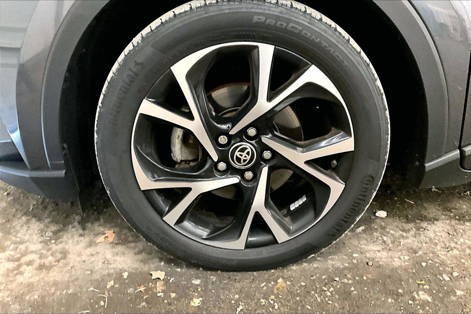 Used 2022 Toyota C-HR XLE image 10