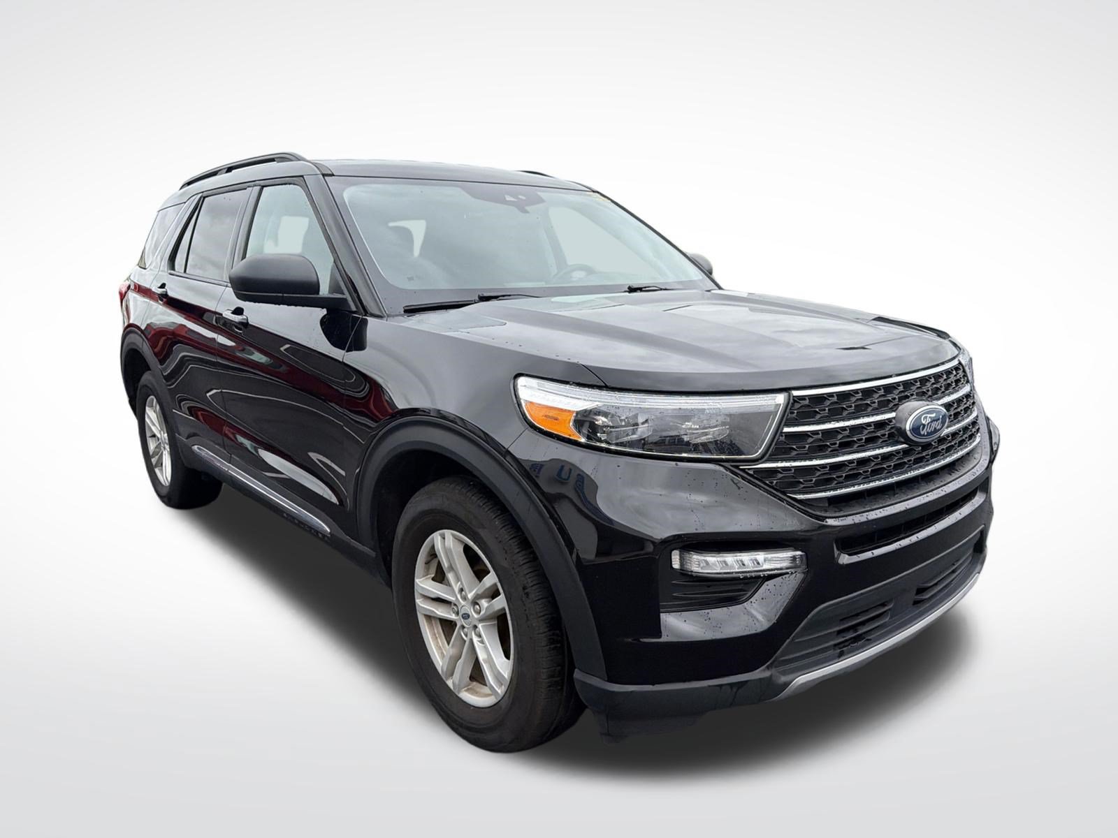 Certified 2024 Ford Explorer XLT w/ Equipment Group 202A AWD/4WD image 4