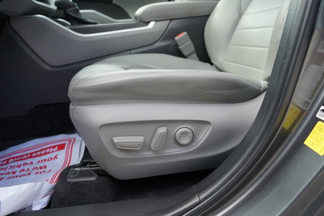 Used 2023 Toyota Highlander XLE AWD/4WD image 13