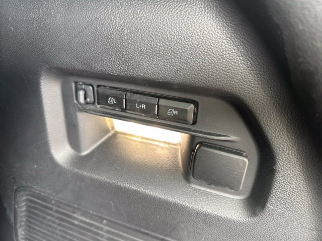Certified 2025 Ford Explorer ST-Line w/ Premium Package AWD/4WD image 12