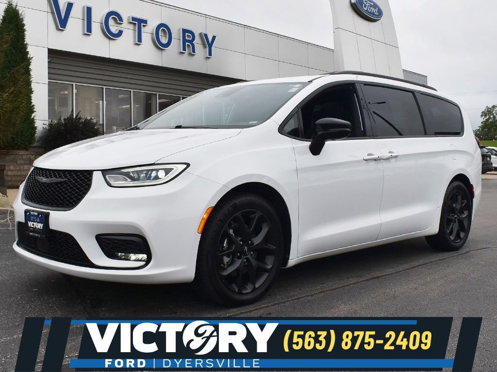Used 2025 Chrysler Pacifica Limited FWD image 1