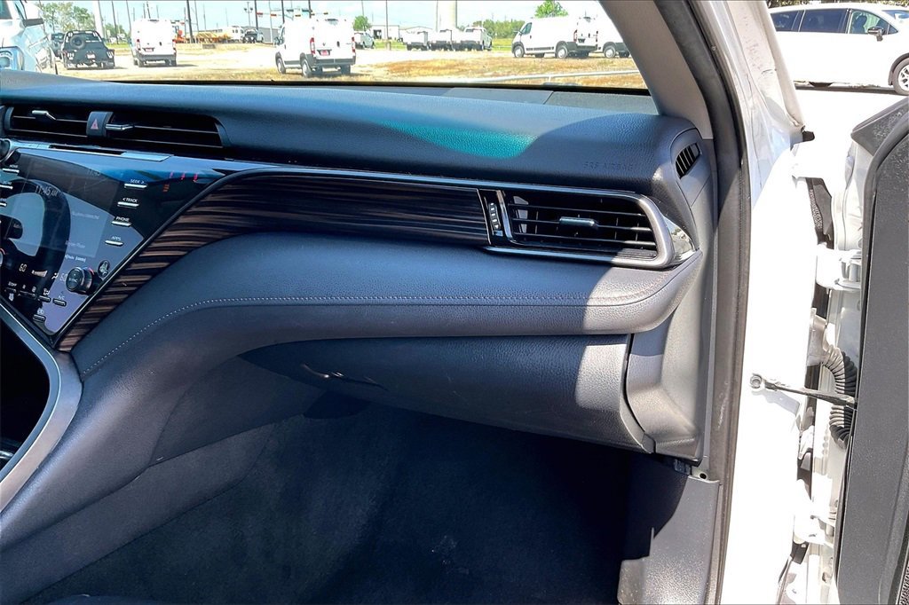 Used 2020 Toyota Camry XLE image 23