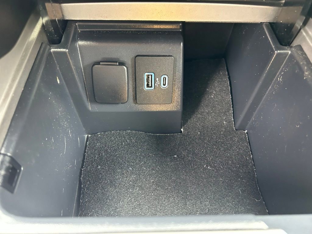 Certified 2021 Ford Explorer Limited w/ Equipment Group 301A image 32