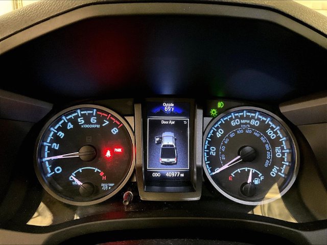 Used 2022 Toyota Tacoma TRD Off-Road w/ Technology Package AWD/4WD image 19