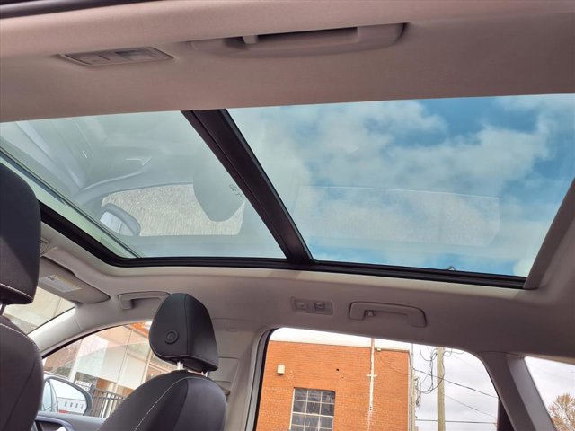 Used 2022 Volkswagen Taos SE image 5