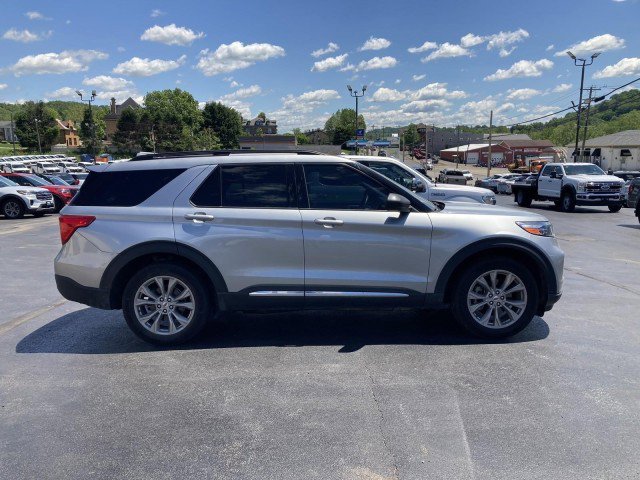Certified 2023 Ford Explorer XLT w/ Equipment Group 202A AWD/4WD image 7