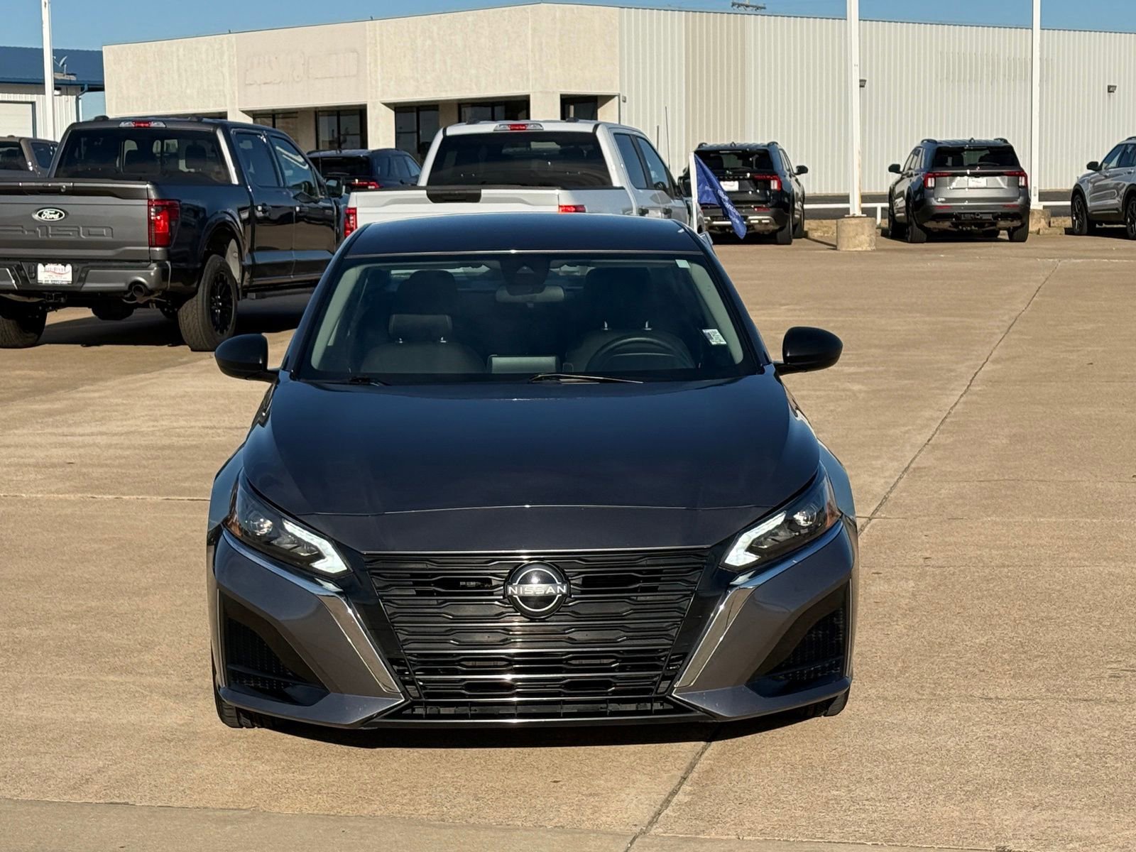 Used 2024 Nissan Altima 2.5 SV image 8