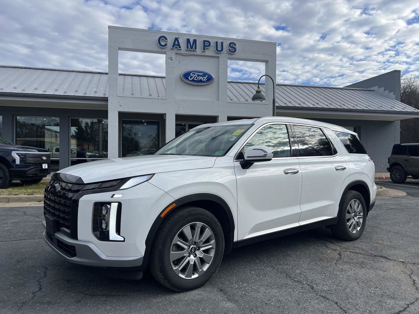 Used 2023 Hyundai Palisade SEL image 1