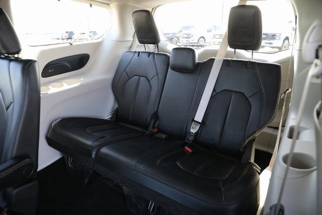 Used 2018 Chrysler Pacifica Touring-L Plus w/ Tire & Wheel Group image 27