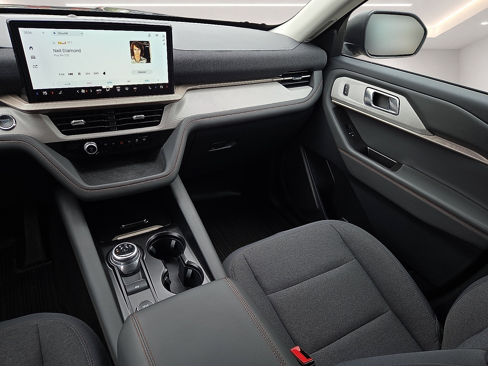 Certified 2025 Ford Explorer Active RWD image 13