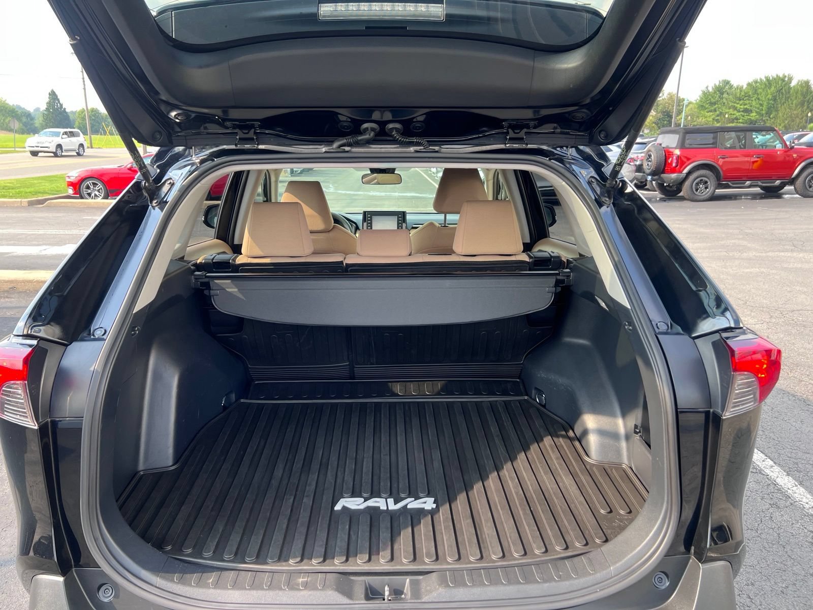 Used 2019 Toyota RAV4 LE w/ All Weather Liner Package AWD/4WD image 8