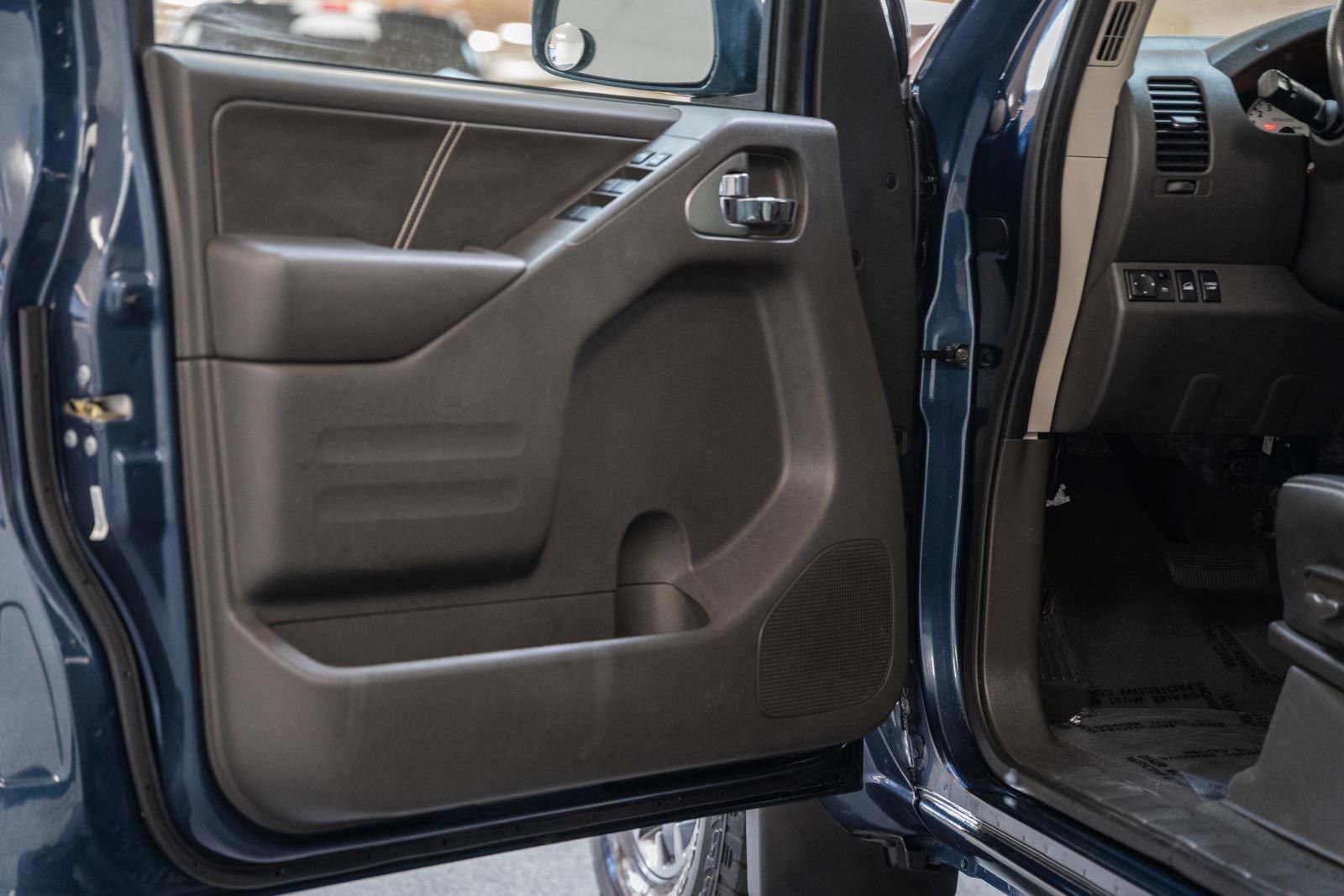 Used 2021 Nissan Frontier PRO-4X w/ Pro-4x Utility Package AWD/4WD image 45