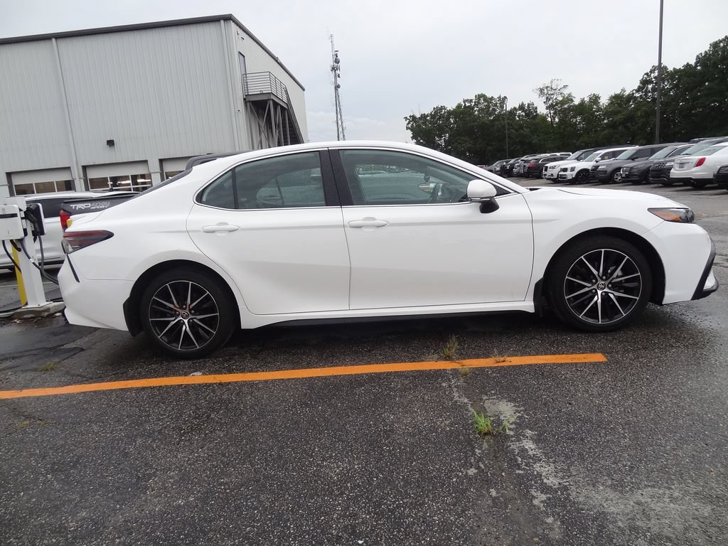 Used 2024 Toyota Camry SE w/ Blackout Package (TMS) FWD image 7