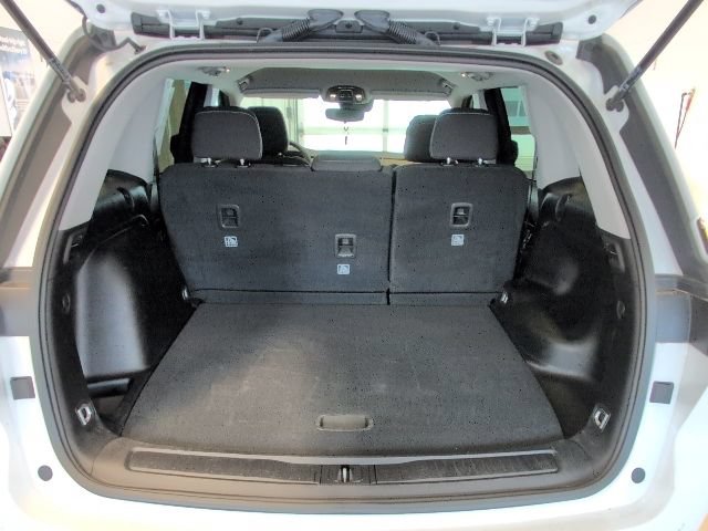 Used 2023 Jeep Grand Cherokee Laredo AWD/4WD image 29