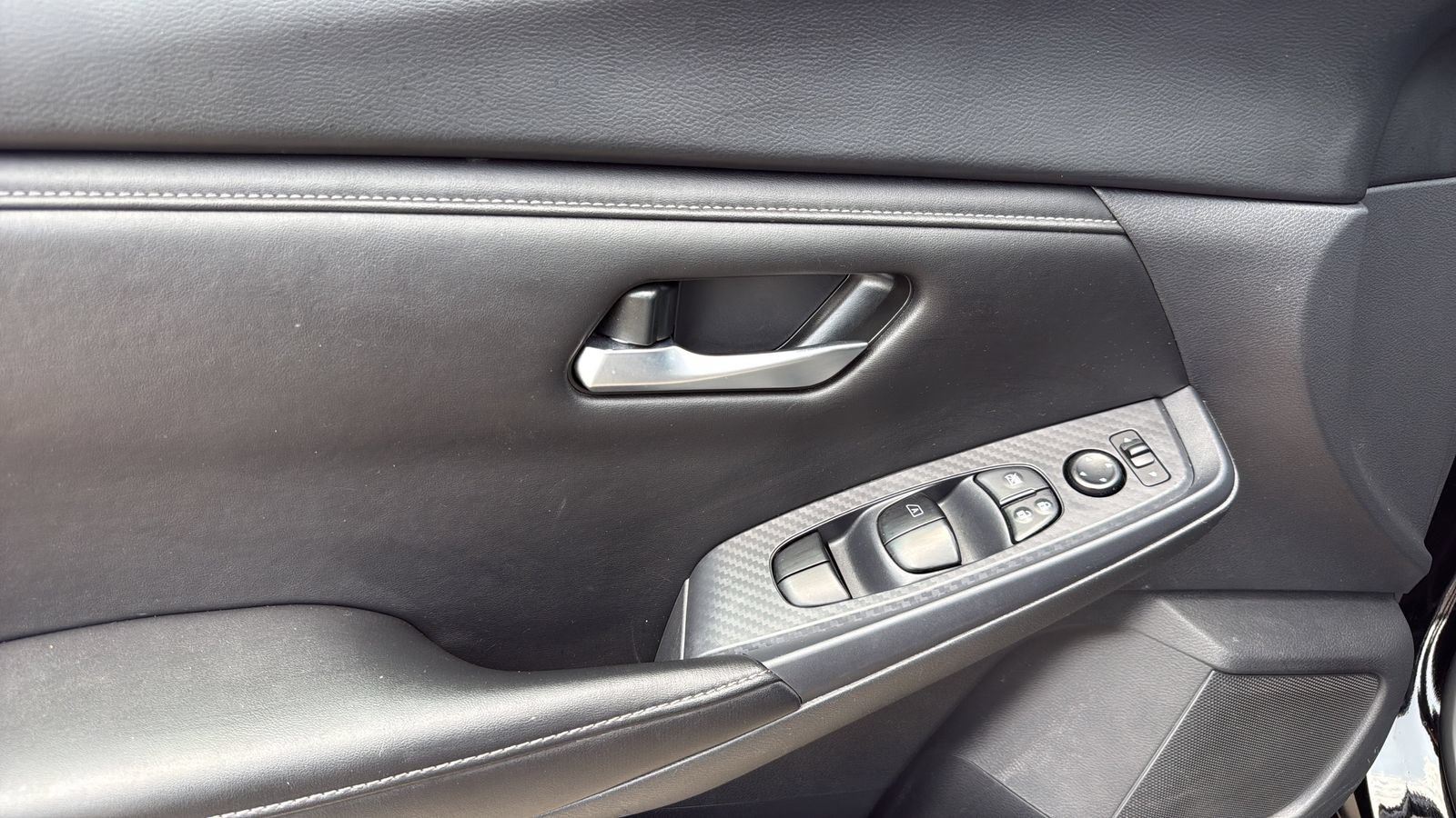 Used 2024 Nissan Sentra SV FWD image 11
