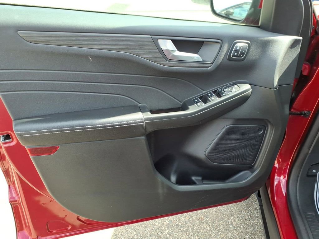 Certified 2024 Ford Escape Platinum image 13