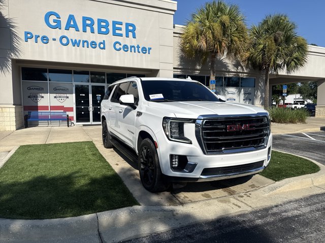Used 2022 GMC Yukon XL SLT w/ SLT Premium Package AWD/4WD image 2