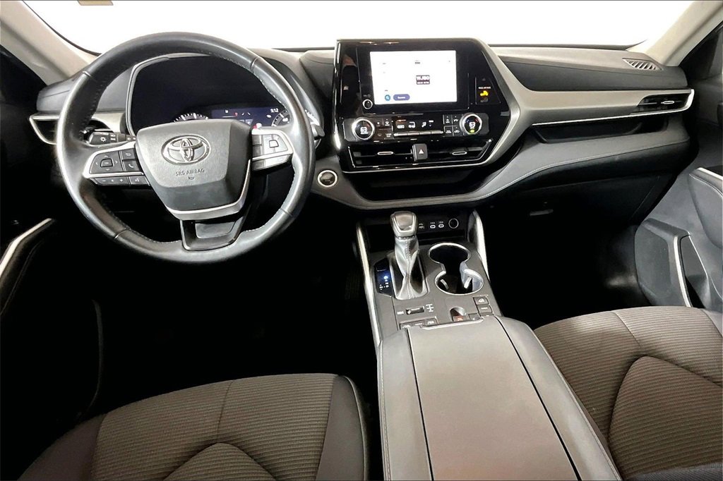 Used 2024 Toyota Highlander LE image 11