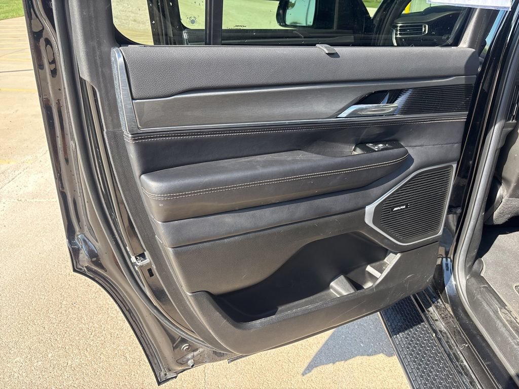 Used 2022 Jeep Wagoneer Series II AWD/4WD image 25