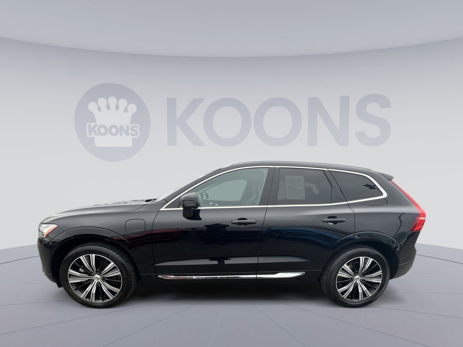 Used 2023 Volvo XC60 T8 Plus w/ Protection Package Premier image 2