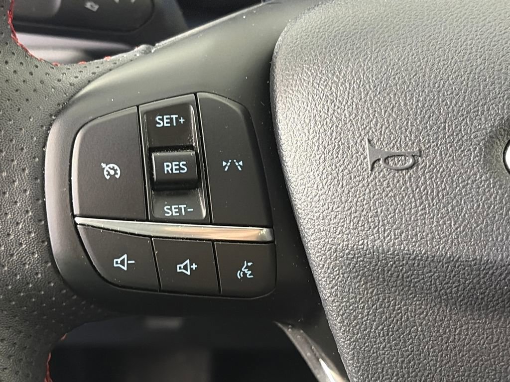 Certified 2025 Ford Escape ST-Line Select AWD/4WD image 17