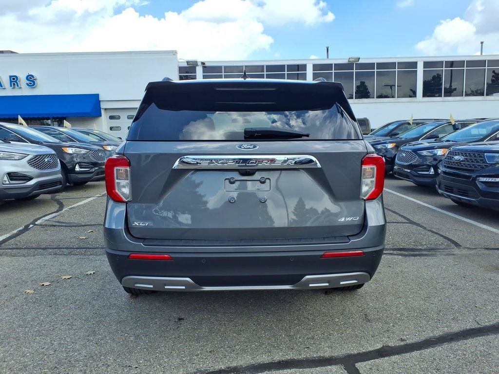Certified 2024 Ford Explorer XLT w/ Equipment Group 202A AWD/4WD image 8