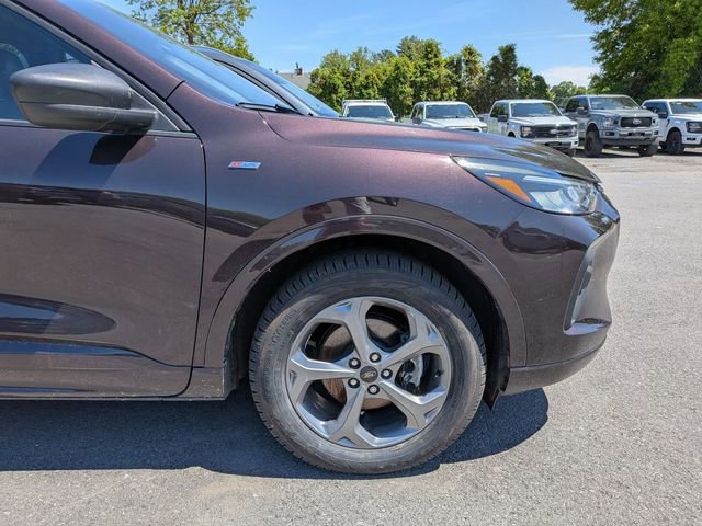 Certified 2023 Ford Escape ST-Line w/ Tech Pack #1 AWD/4WD image 9