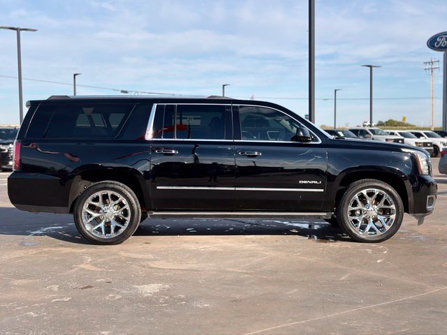 Used 2020 GMC Yukon XL Denali w/ Denali Premium Package AWD/4WD image 8