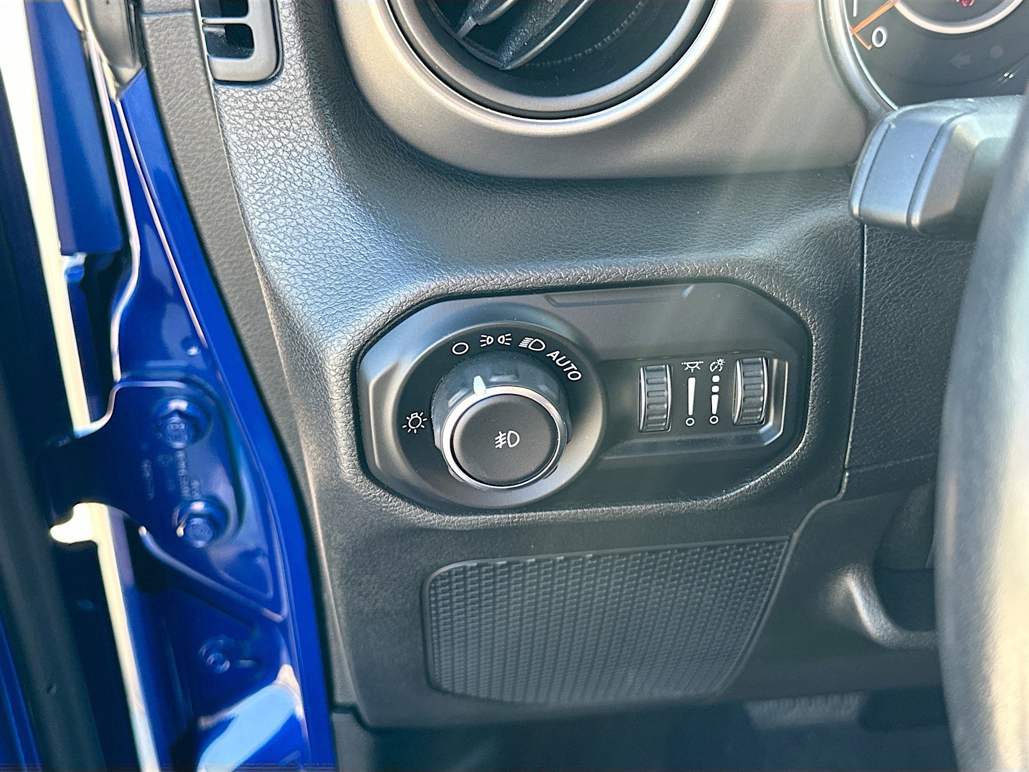 Used 2019 Jeep Wrangler Sport S image 10