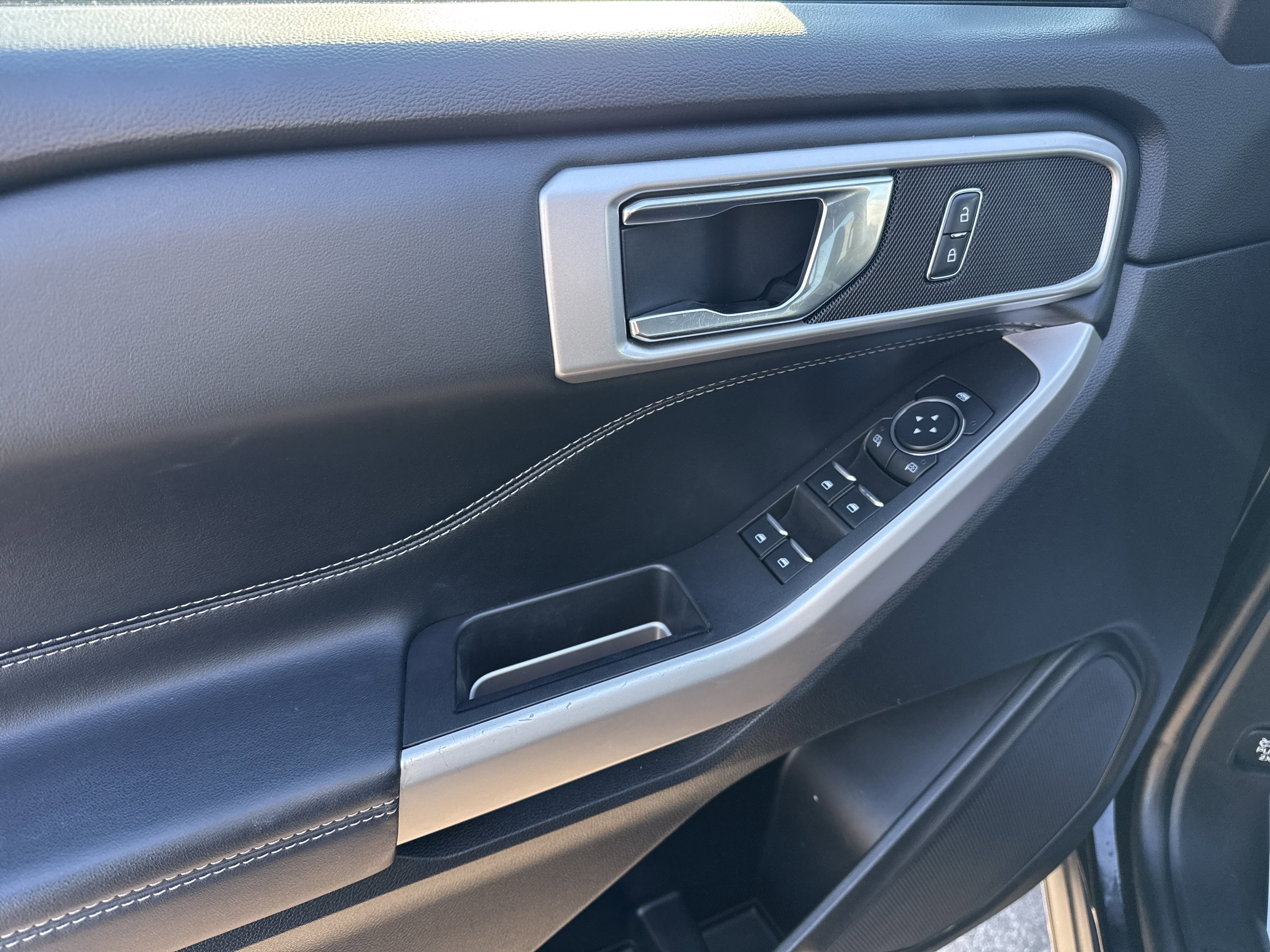 Certified 2023 Ford Explorer XLT w/ Class IV Trailer Tow Package image 18