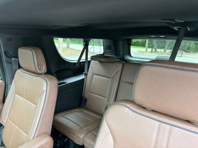 Used 2025 Chevrolet Suburban High Country AWD/4WD image 23