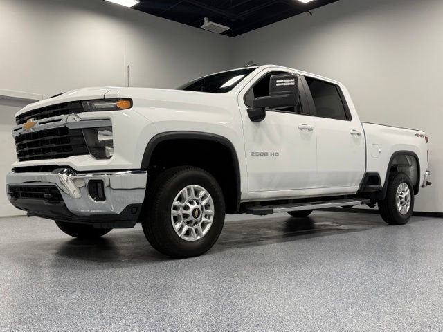 Used 2025 Chevrolet Silverado 2500 LT w/ Convenience Package AWD/4WD image 5